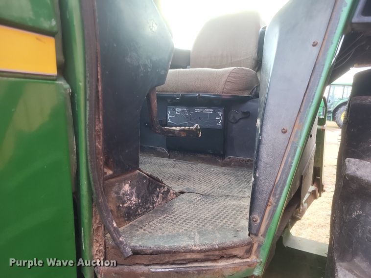 image for item DO4726 1982 John Deere 4440  tractor