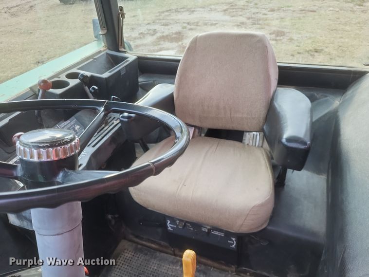 image for item DO4726 1982 John Deere 4440  tractor