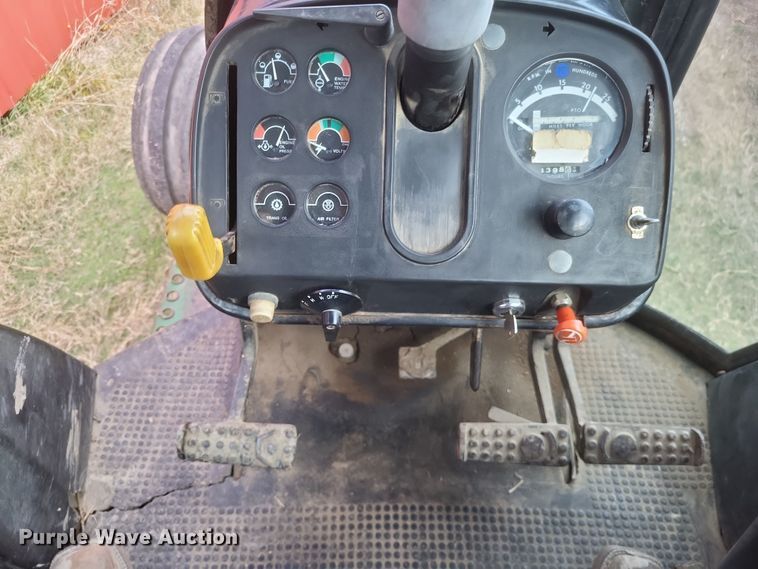 image for item DO4726 1982 John Deere 4440  tractor