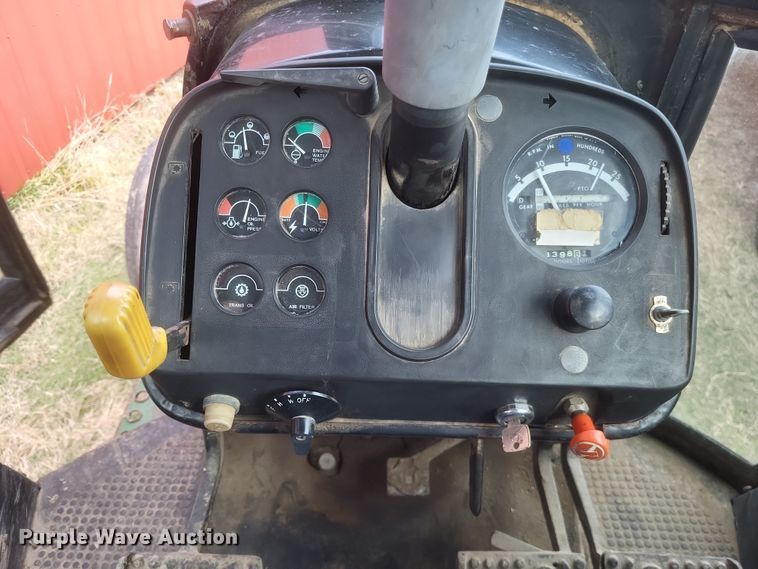 image for item DO4726 1982 John Deere 4440  tractor