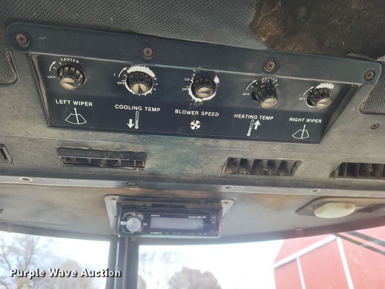 image for item DO4726 1982 John Deere 4440  tractor