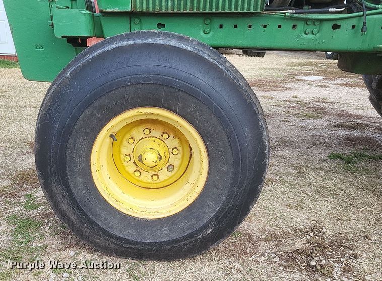 image for item DO4726 1982 John Deere 4440  tractor