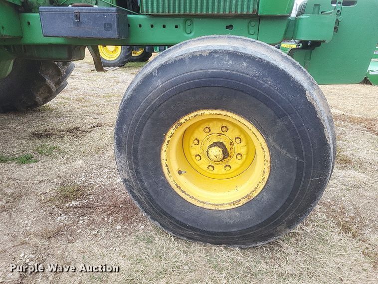 image for item DO4726 1982 John Deere 4440  tractor
