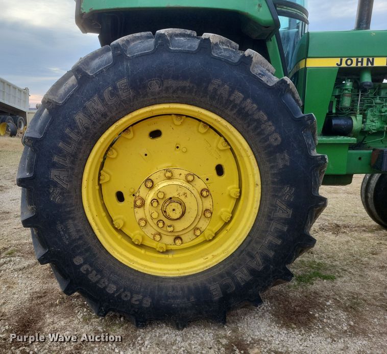 image for item DO4726 1982 John Deere 4440  tractor