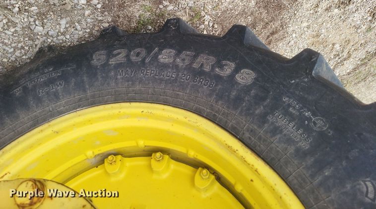 image for item DO4726 1982 John Deere 4440  tractor