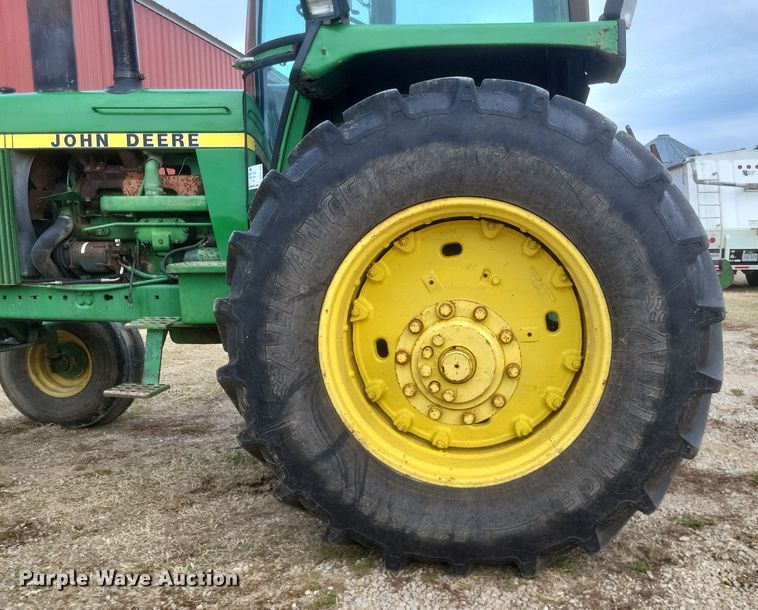 image for item DO4726 1982 John Deere 4440  tractor