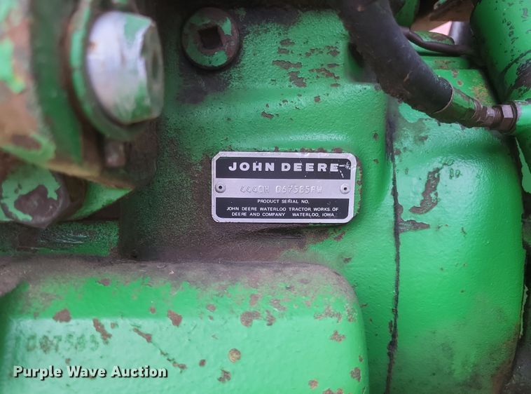 image for item DO4726 1982 John Deere 4440  tractor