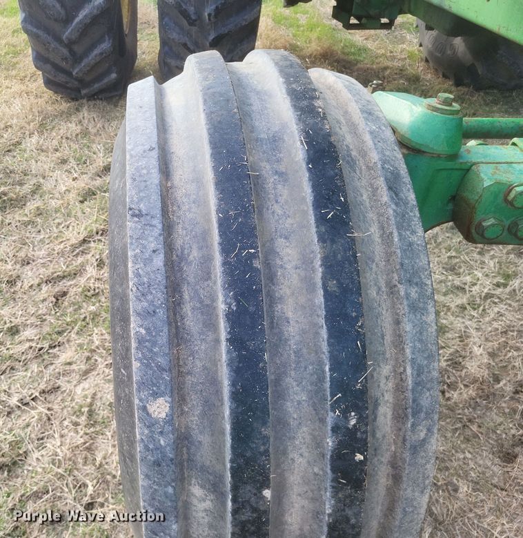 image for item DO4727 1981 John Deere 4840  tractor