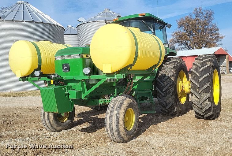 image for item DO4729 1993 John Deere 4560  tractor