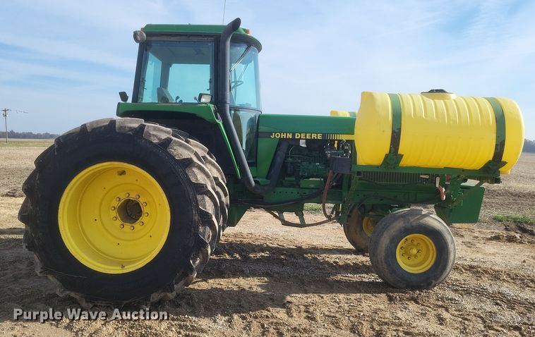 image for item DO4729 1993 John Deere 4560  tractor