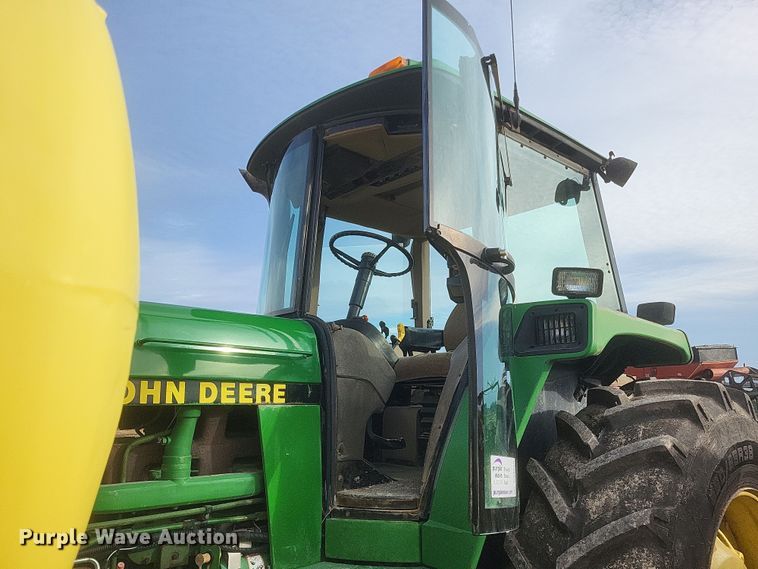image for item DO4729 1993 John Deere 4560  tractor