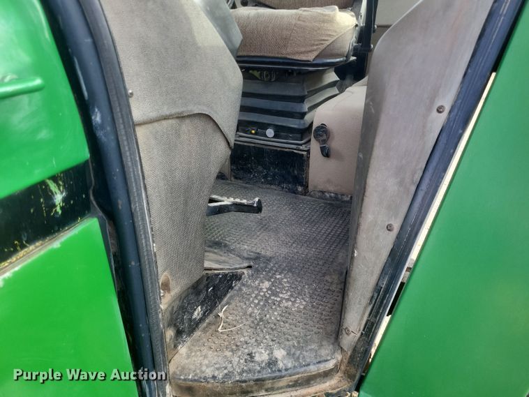 image for item DO4729 1993 John Deere 4560  tractor