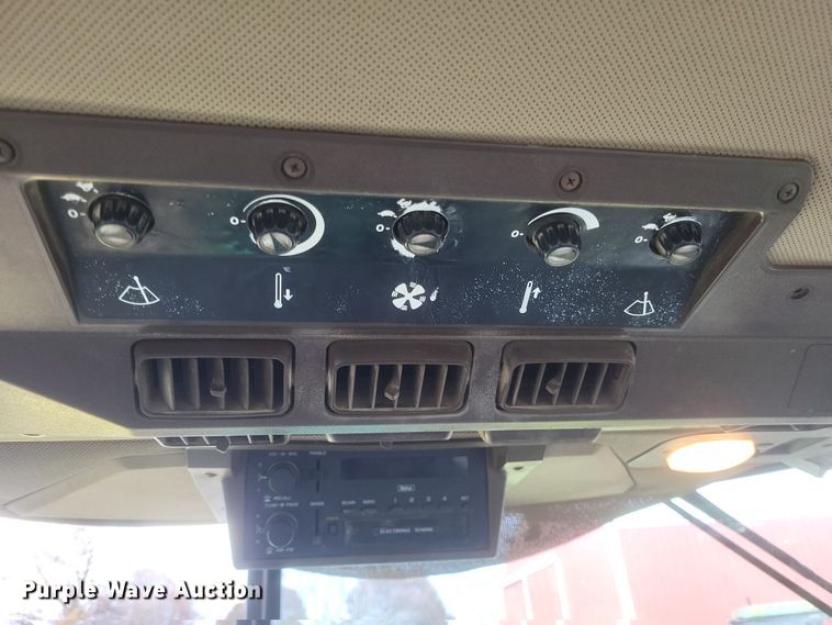 image for item DO4729 1993 John Deere 4560  tractor