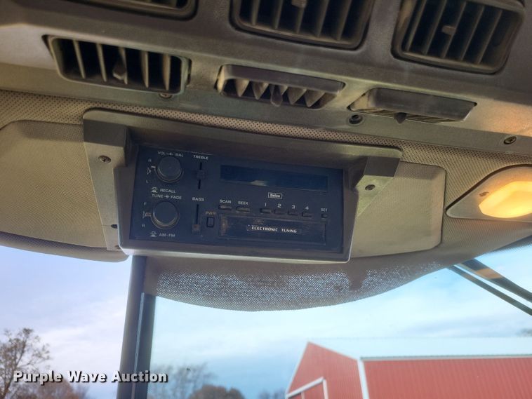 image for item DO4729 1993 John Deere 4560  tractor