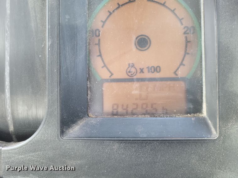 image for item DO4729 1993 John Deere 4560  tractor