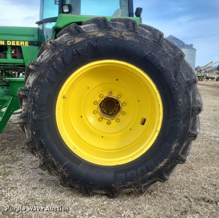 image for item DO4729 1993 John Deere 4560  tractor