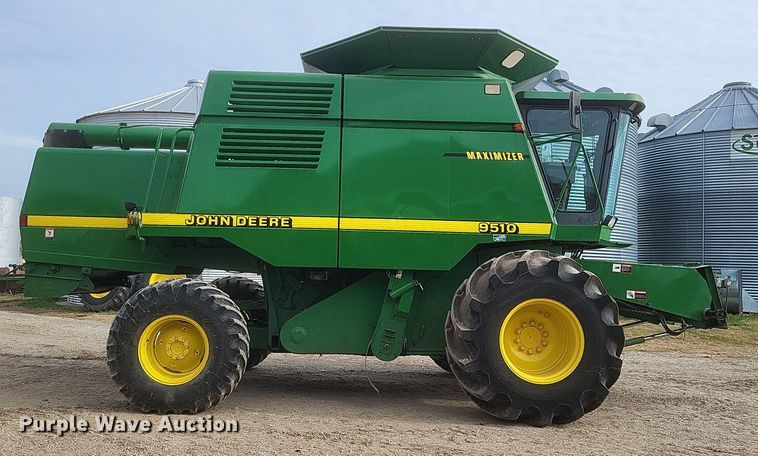 image for item DO4731 1998 John Deere 9510  RWA combine