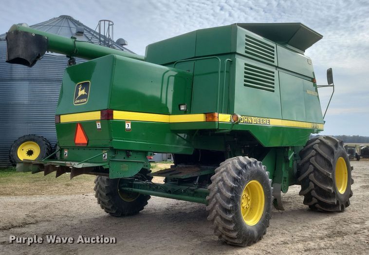 image for item DO4731 1998 John Deere 9510  RWA combine