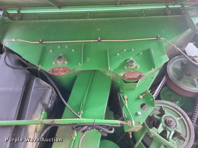 image for item DO4731 1998 John Deere 9510  RWA combine