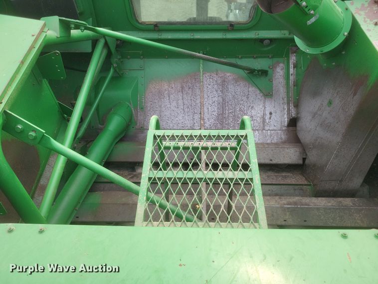 image for item DO4731 1998 John Deere 9510  RWA combine