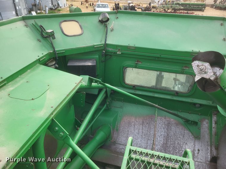 image for item DO4731 1998 John Deere 9510  RWA combine