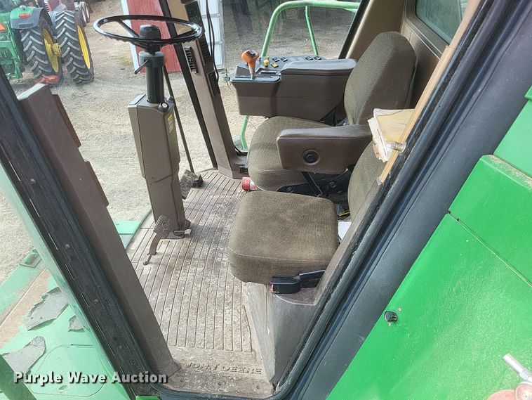 image for item DO4731 1998 John Deere 9510  RWA combine