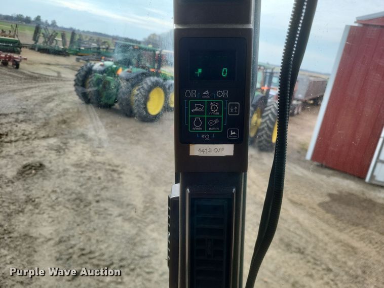 image for item DO4731 1998 John Deere 9510  RWA combine