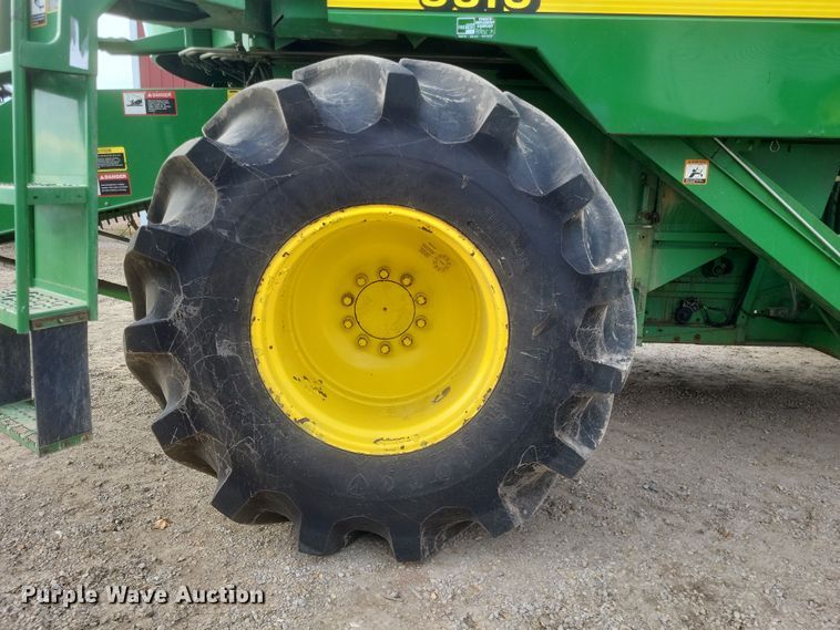 image for item DO4731 1998 John Deere 9510  RWA combine