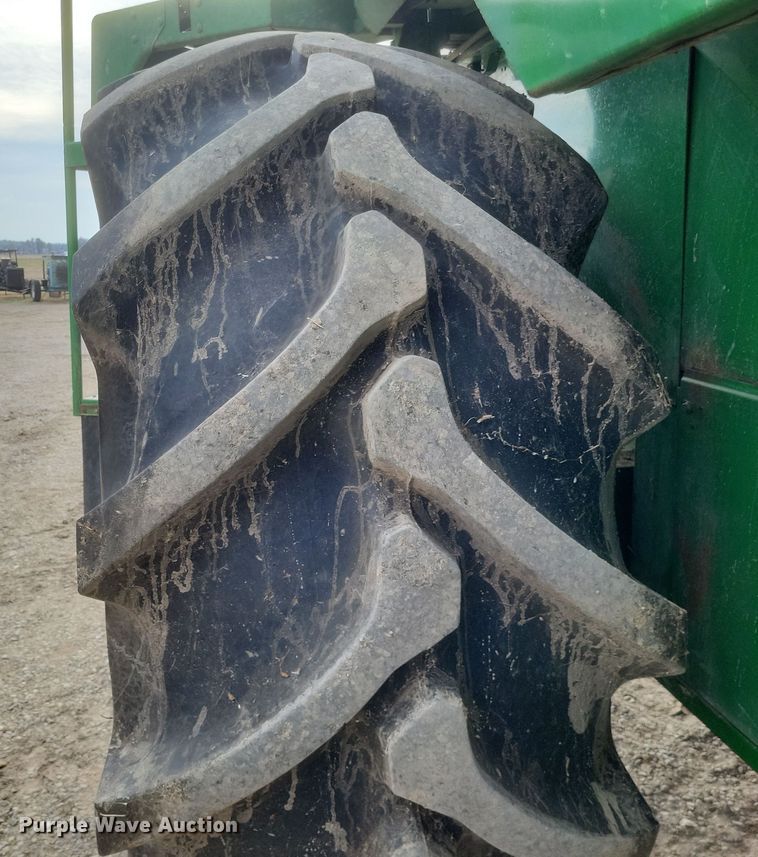 image for item DO4731 1998 John Deere 9510  RWA combine