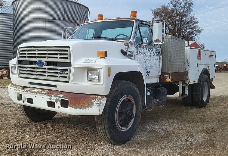 image for item DO4733 1992 Ford F700  utility / service truck
