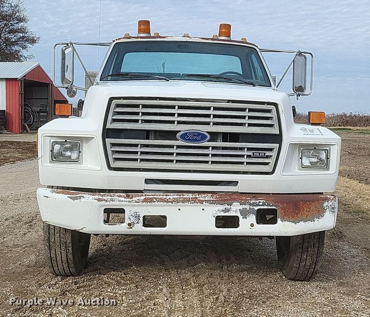 image for item DO4733 1992 Ford F700  utility / service truck