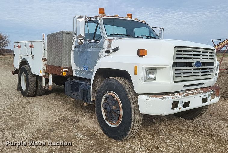 image for item DO4733 1992 Ford F700  utility / service truck