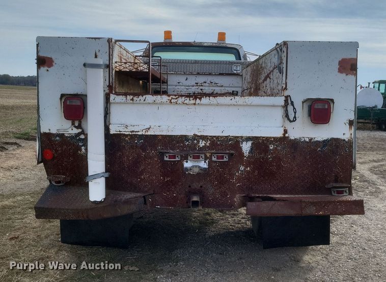 image for item DO4733 1992 Ford F700  utility / service truck