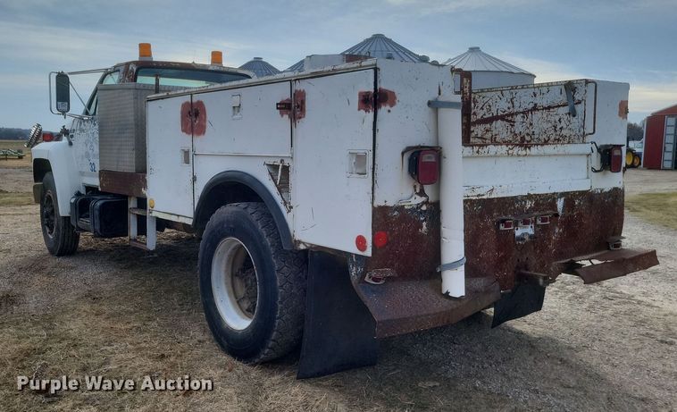 image for item DO4733 1992 Ford F700  utility / service truck