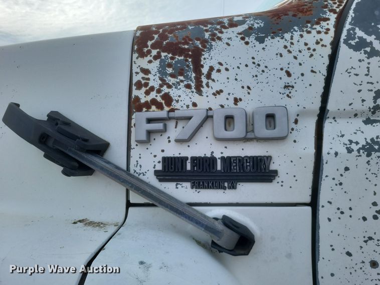 image for item DO4733 1992 Ford F700  utility / service truck