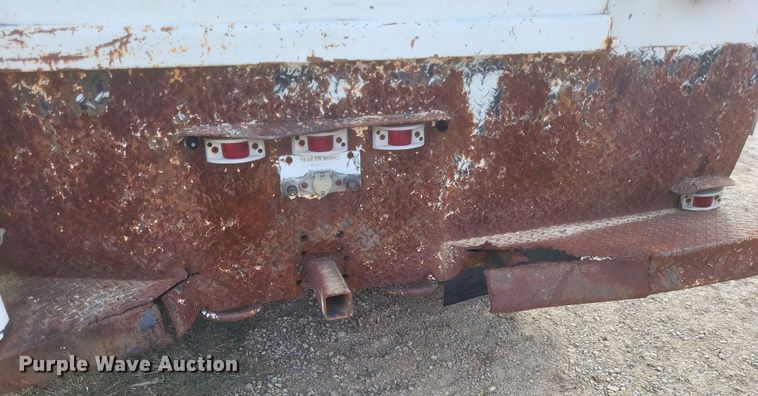 image for item DO4733 1992 Ford F700  utility / service truck