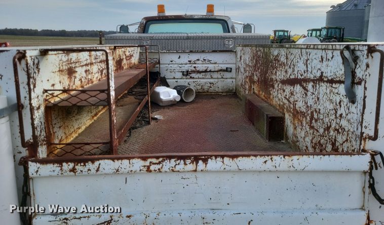 image for item DO4733 1992 Ford F700  utility / service truck