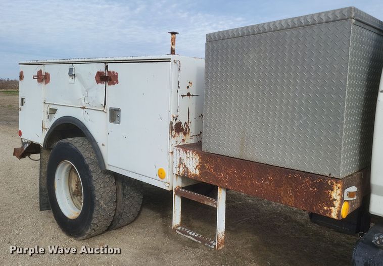 image for item DO4733 1992 Ford F700  utility / service truck