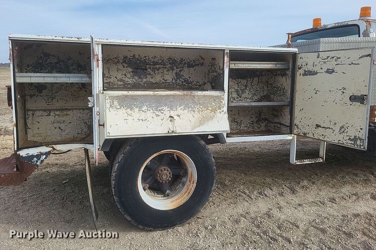 image for item DO4733 1992 Ford F700  utility / service truck