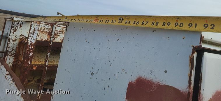 image for item DO4733 1992 Ford F700  utility / service truck