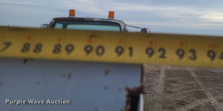 image for item DO4733 1992 Ford F700  utility / service truck