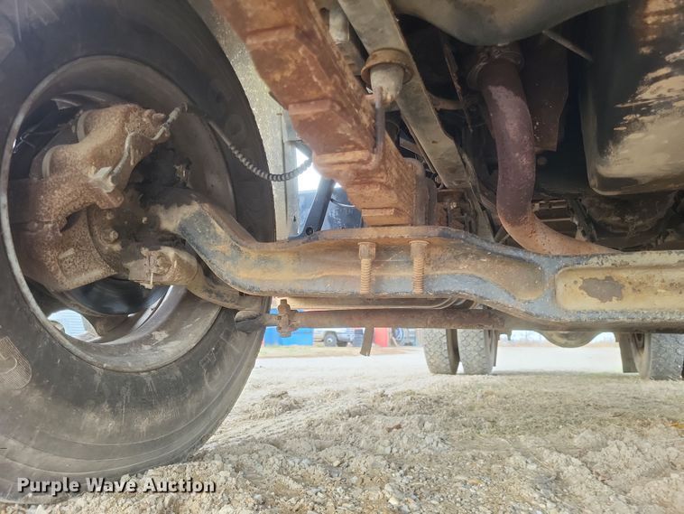 image for item DO4733 1992 Ford F700  utility / service truck