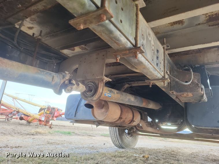 image for item DO4733 1992 Ford F700  utility / service truck