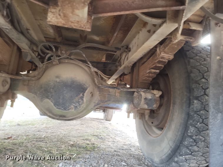 image for item DO4733 1992 Ford F700  utility / service truck