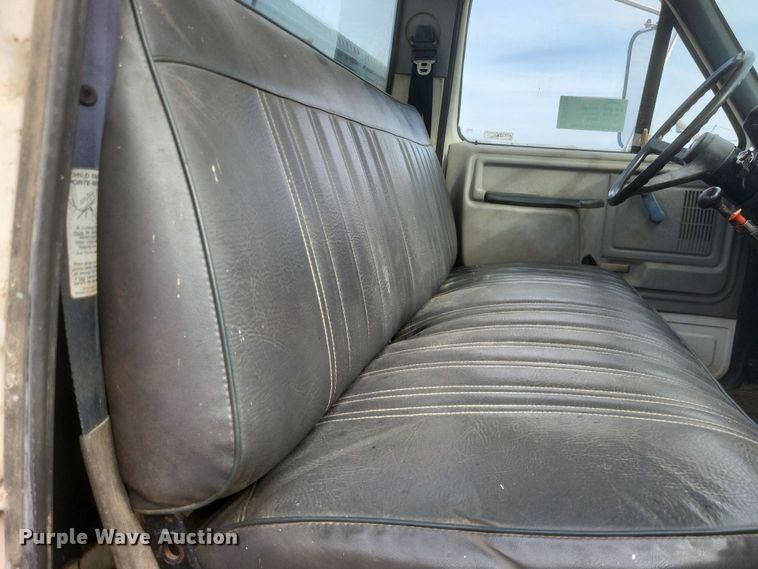 image for item DO4733 1992 Ford F700  utility / service truck