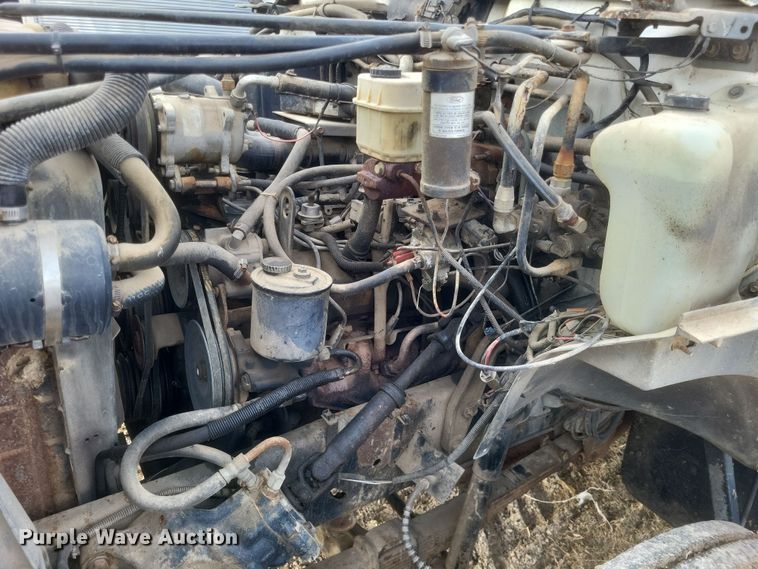 image for item DO4733 1992 Ford F700  utility / service truck