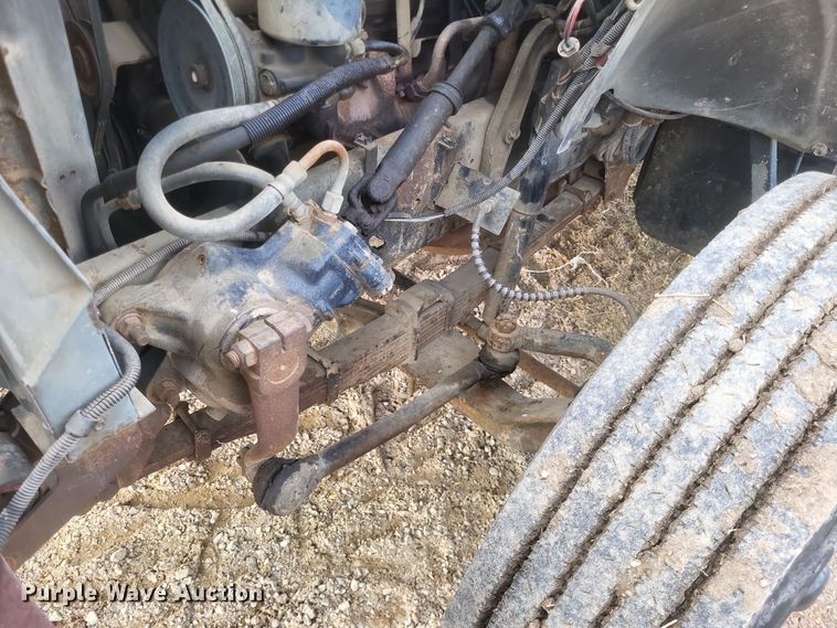 image for item DO4733 1992 Ford F700  utility / service truck