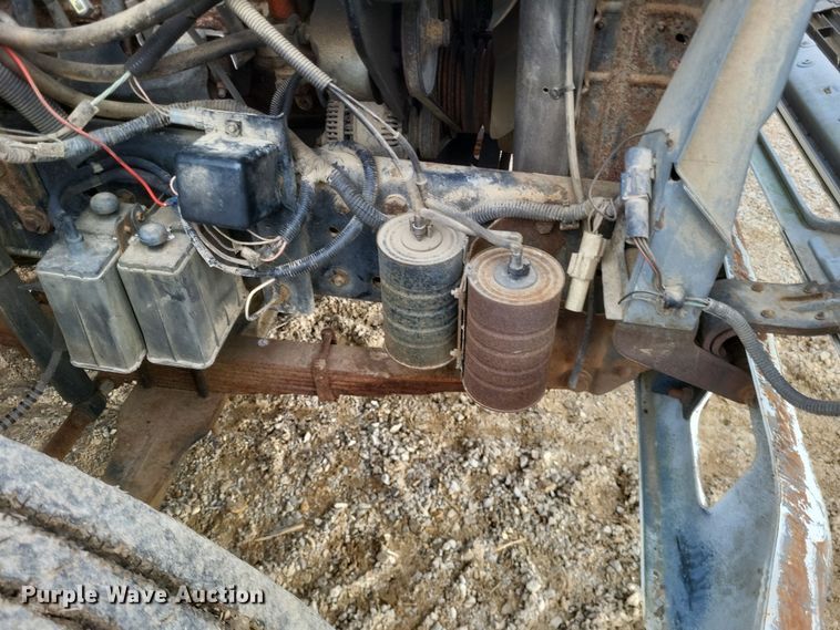 image for item DO4733 1992 Ford F700  utility / service truck