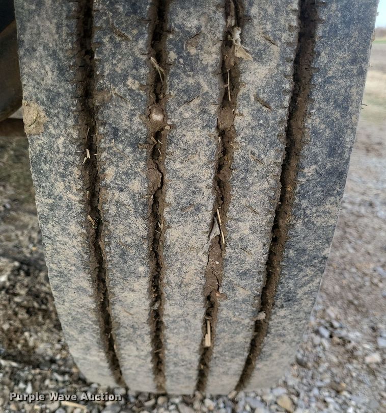 image for item DO4733 1992 Ford F700  utility / service truck