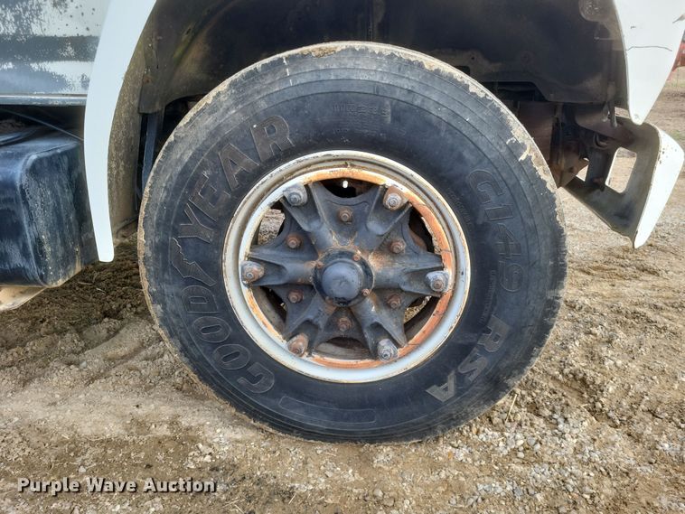 image for item DO4733 1992 Ford F700  utility / service truck